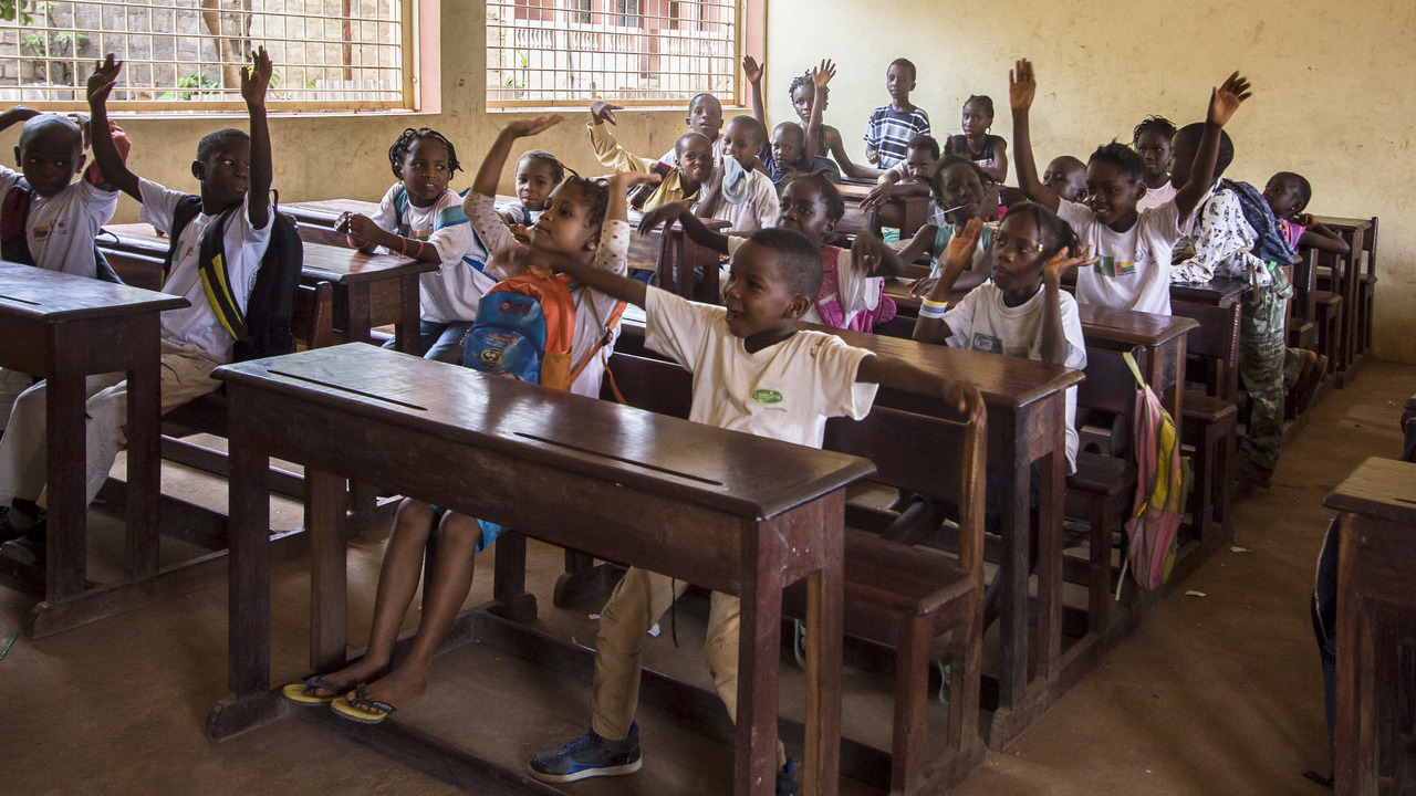 Groupe d'enfants à l'école en Guinée Bissau