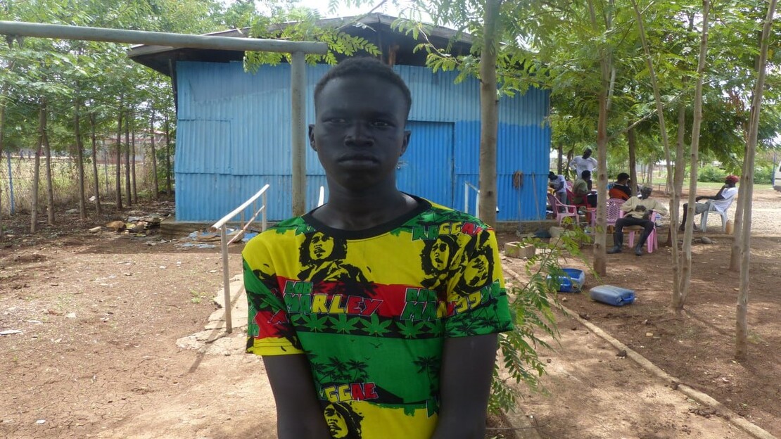 Être ado et amputé dans un camp de réfugiés : l'histoire de Mouch, 17 ans, Sud-Soudanais 